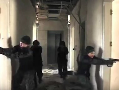 Βίντεο-σοκ: Το ISIS εκπαιδεύει παιδιά-φονιάδες πυροβολώντας ζωντανούς στόχους